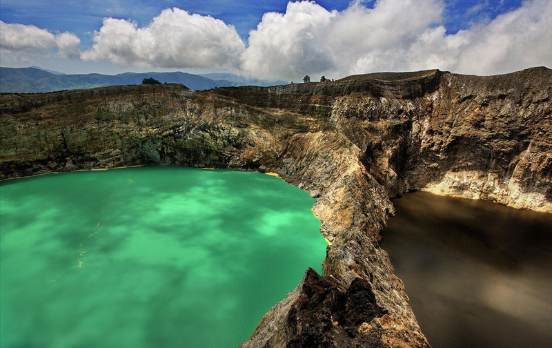 Illustration for article titled Absolutely Stunning Examples Of Lakes And Rivers With Unearthly Colors